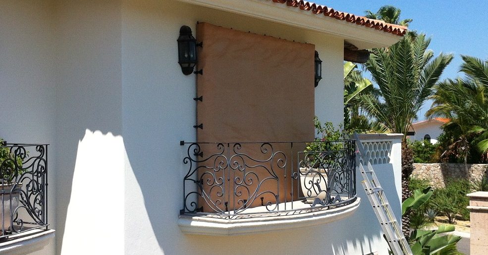 Small terrace over decorative molding